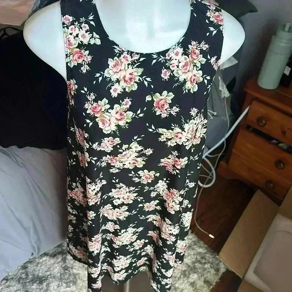 NWT Size M Flower dress with Pockets by Nine Britton - Picture 1 of 6